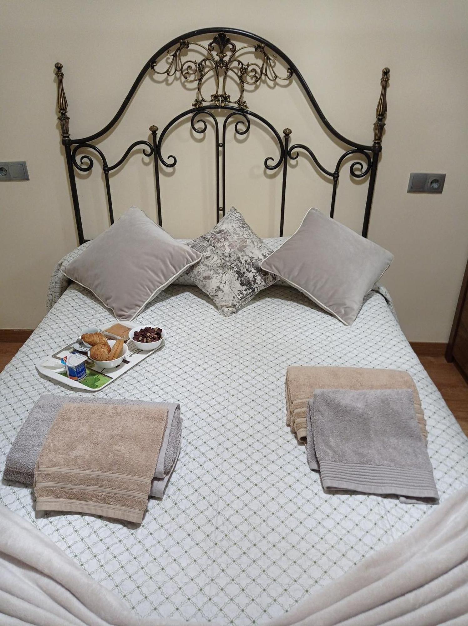 Gonzalo De Berceo 15 " Calidad-Sobrio" And " Free Private Parking " Apartment Logrono Phòng bức ảnh